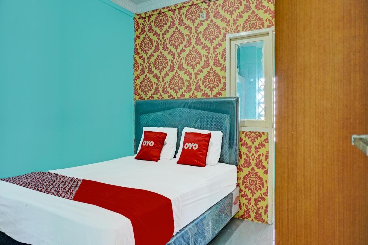 Oyo 91731 Home Stay Elis Cateliya Syariah Karawang Εξωτερικό φωτογραφία