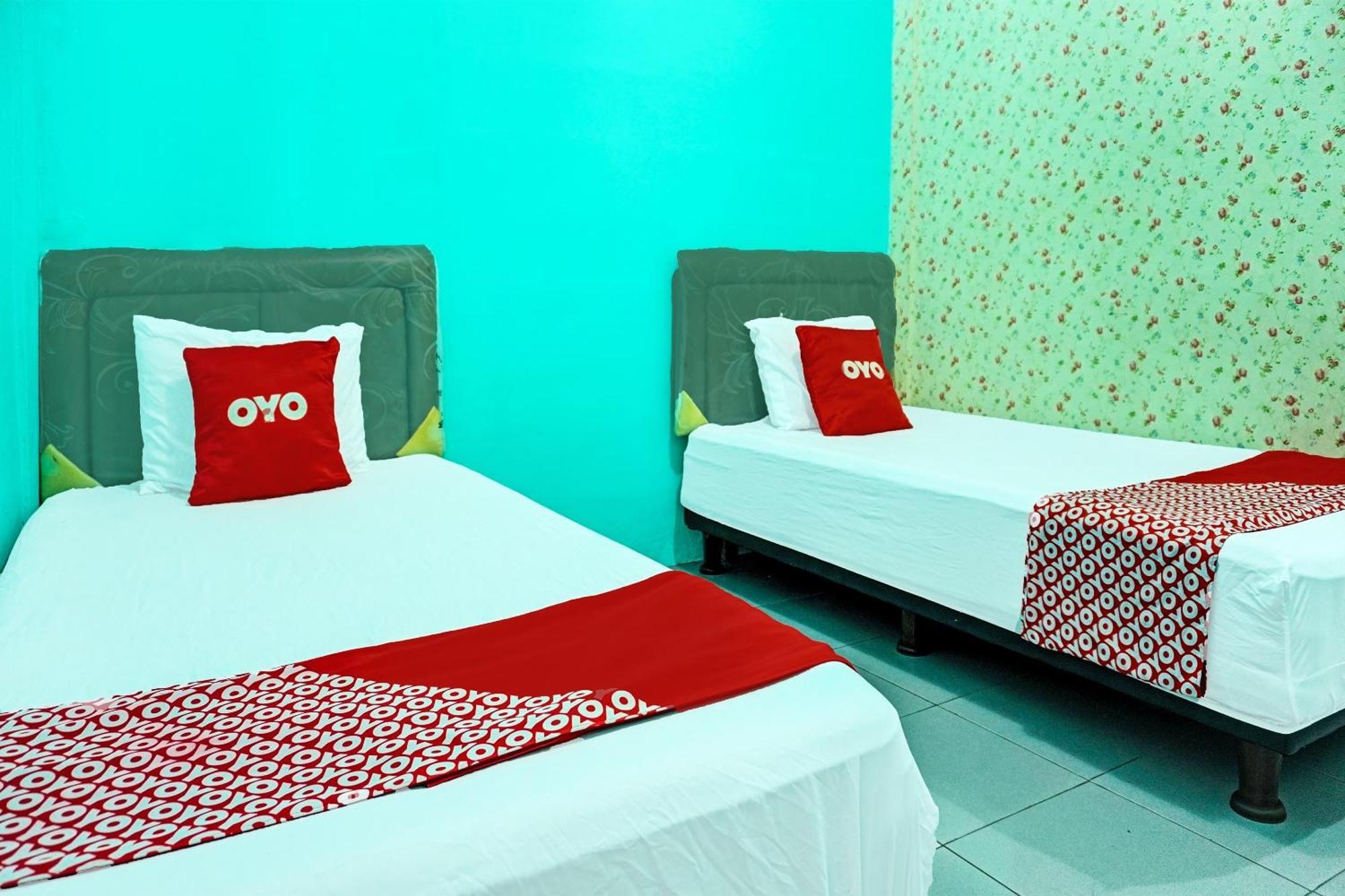 Oyo 91731 Home Stay Elis Cateliya Syariah Karawang Εξωτερικό φωτογραφία