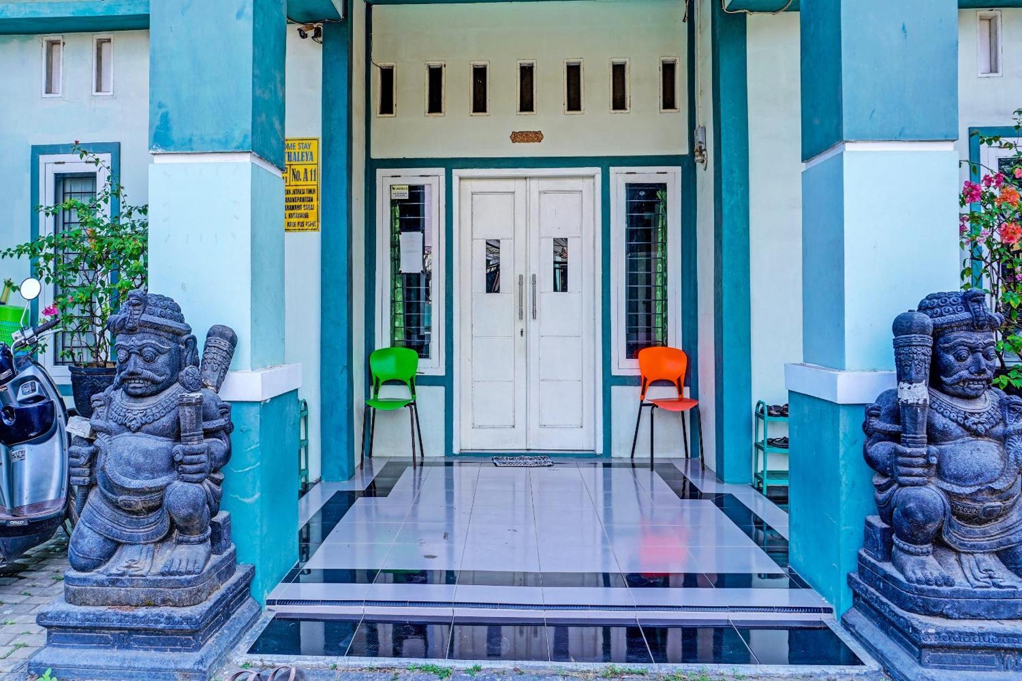 Oyo 91731 Home Stay Elis Cateliya Syariah Karawang Εξωτερικό φωτογραφία