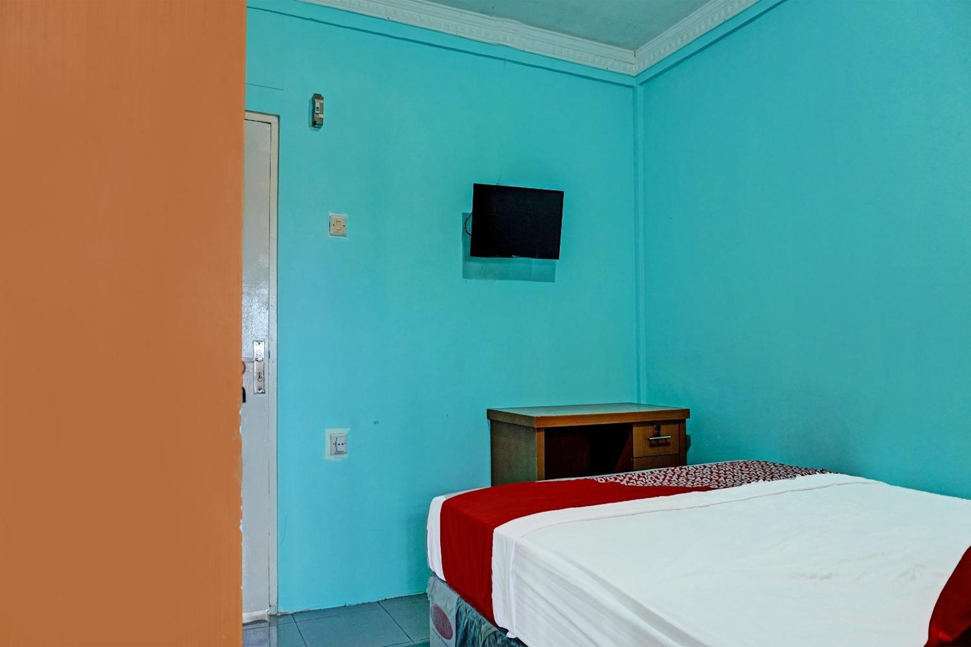Oyo 91731 Home Stay Elis Cateliya Syariah Karawang Εξωτερικό φωτογραφία