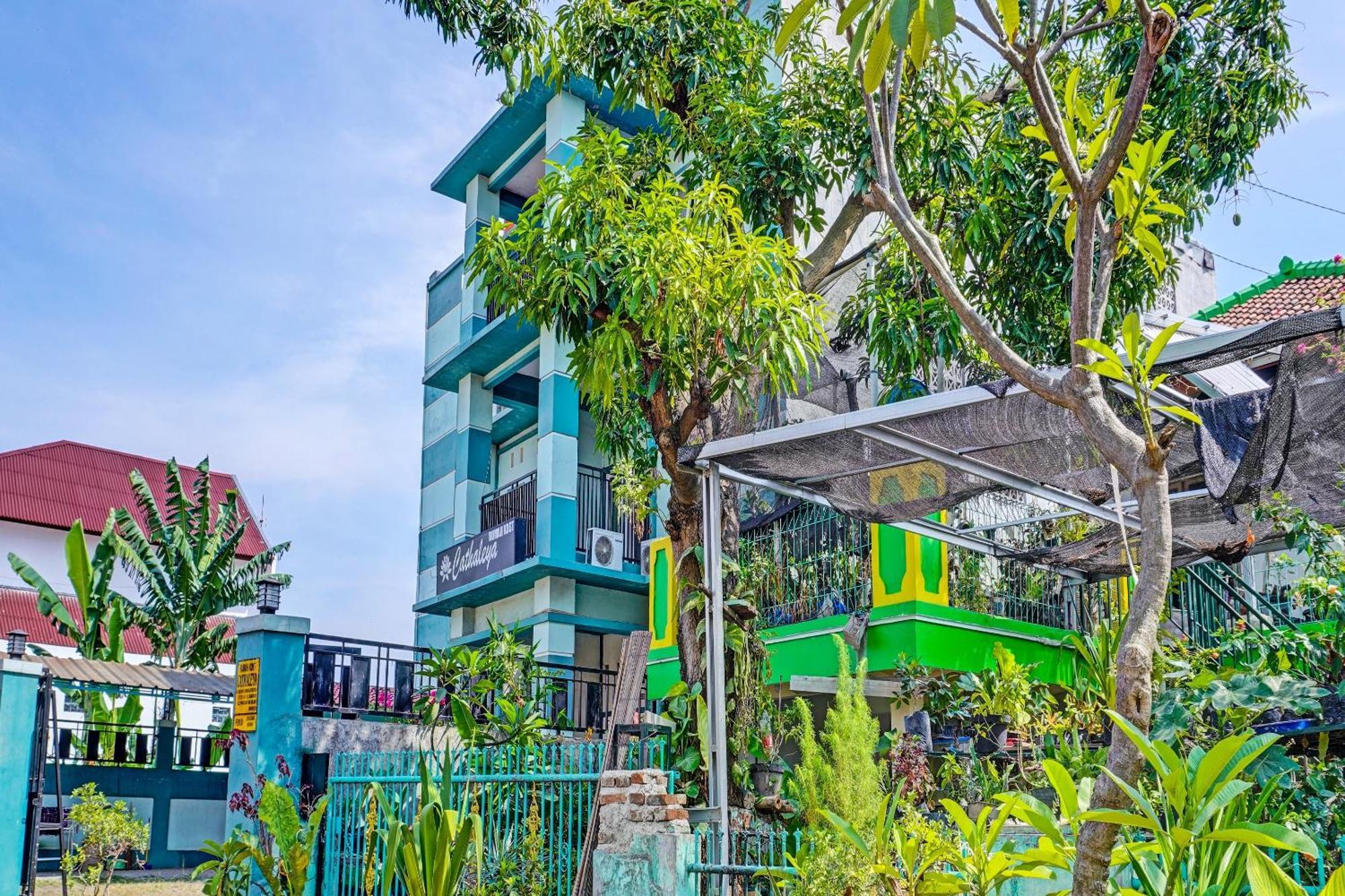 Oyo 91731 Home Stay Elis Cateliya Syariah Karawang Εξωτερικό φωτογραφία