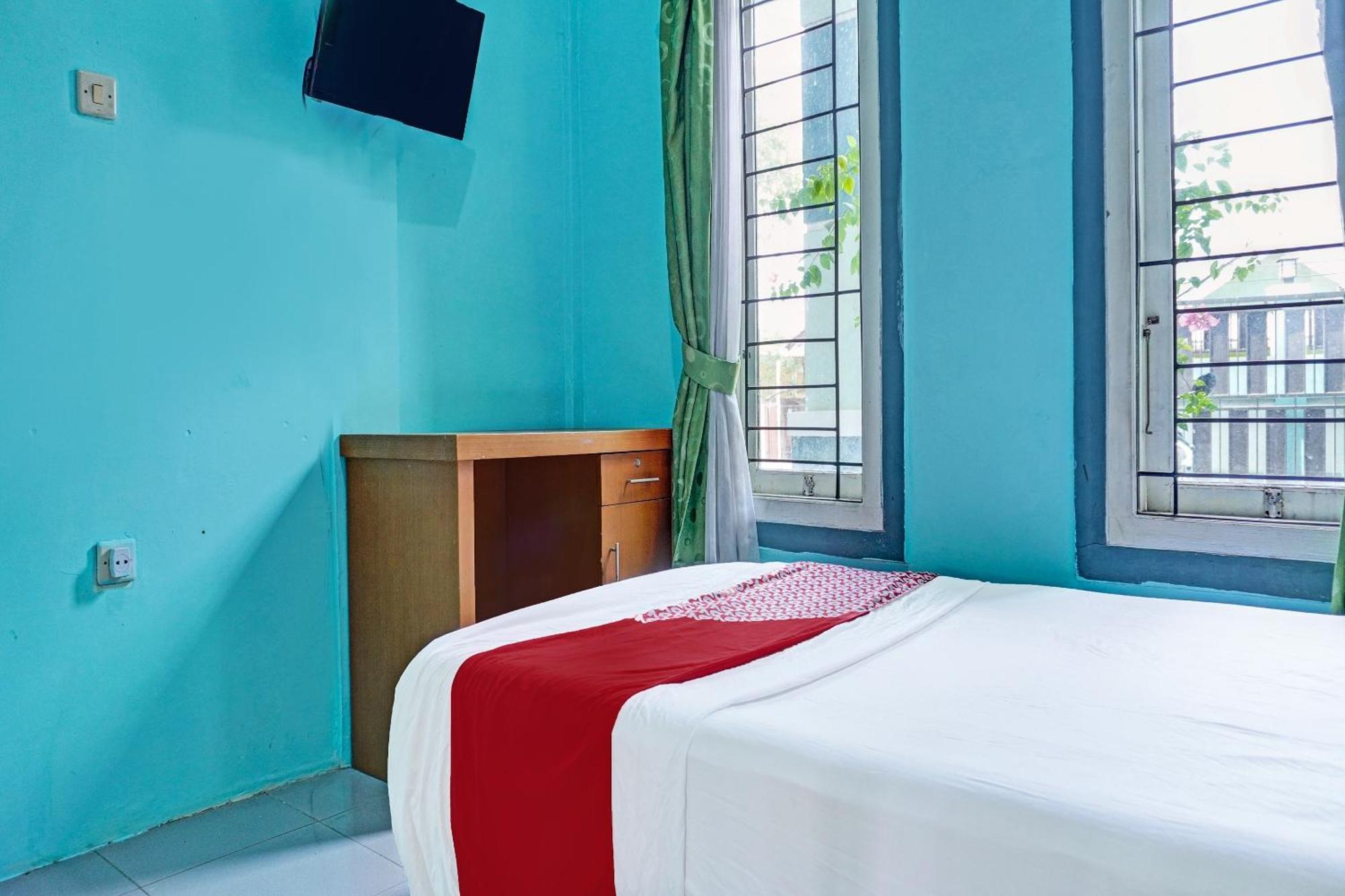 Oyo 91731 Home Stay Elis Cateliya Syariah Karawang Εξωτερικό φωτογραφία