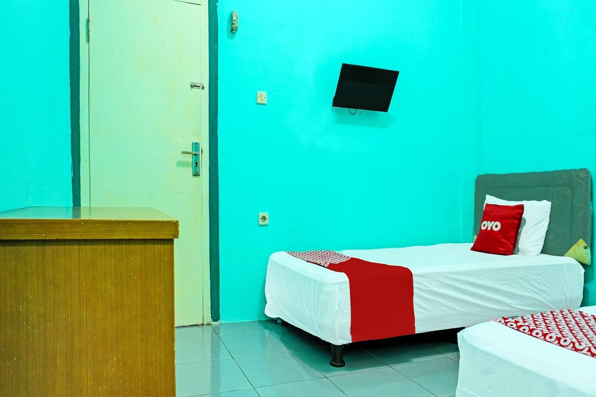 Oyo 91731 Home Stay Elis Cateliya Syariah Karawang Εξωτερικό φωτογραφία