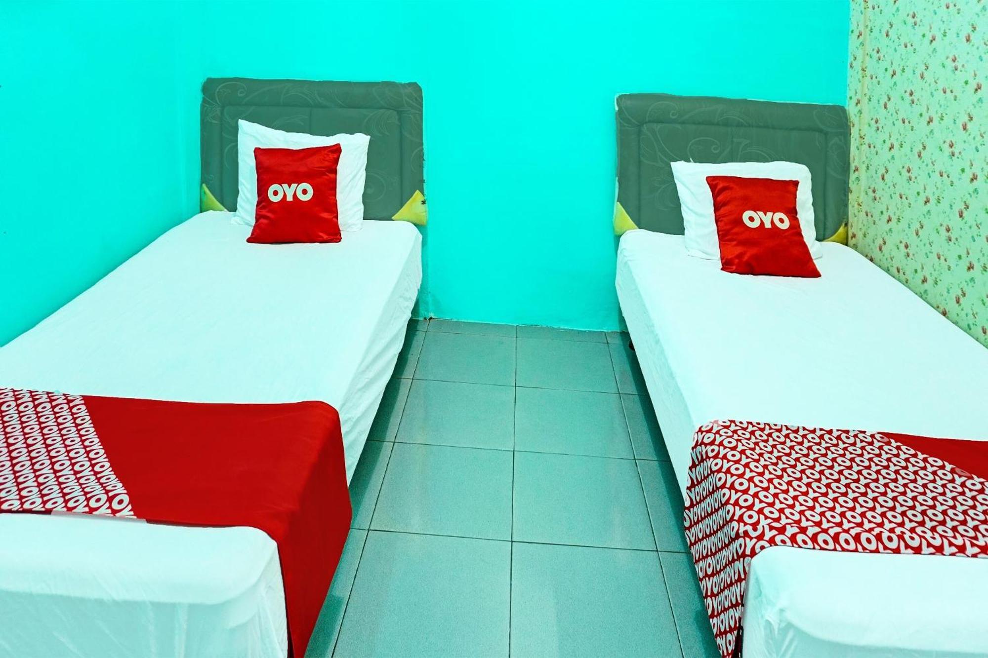 Oyo 91731 Home Stay Elis Cateliya Syariah Karawang Εξωτερικό φωτογραφία