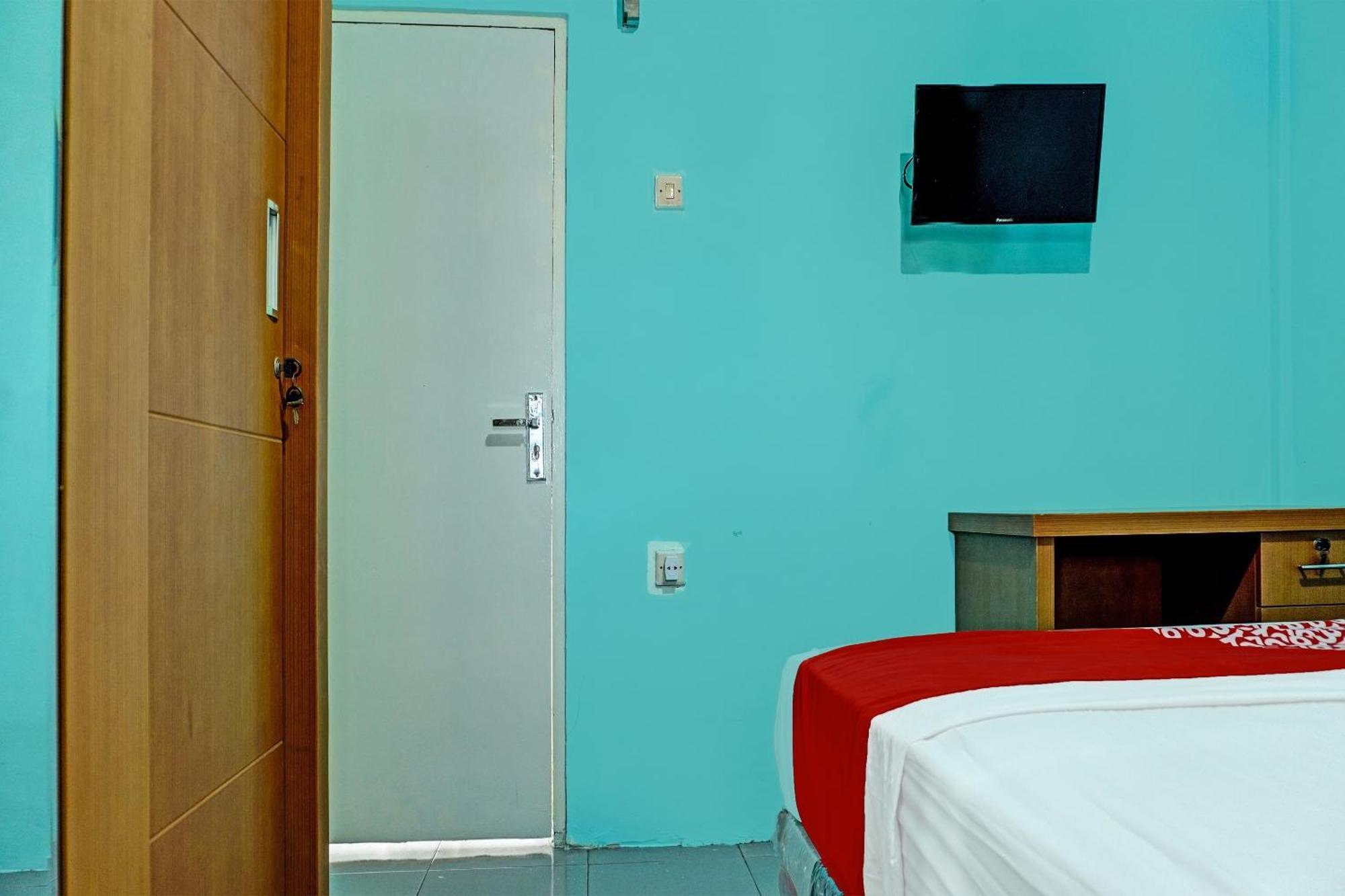 Oyo 91731 Home Stay Elis Cateliya Syariah Karawang Εξωτερικό φωτογραφία