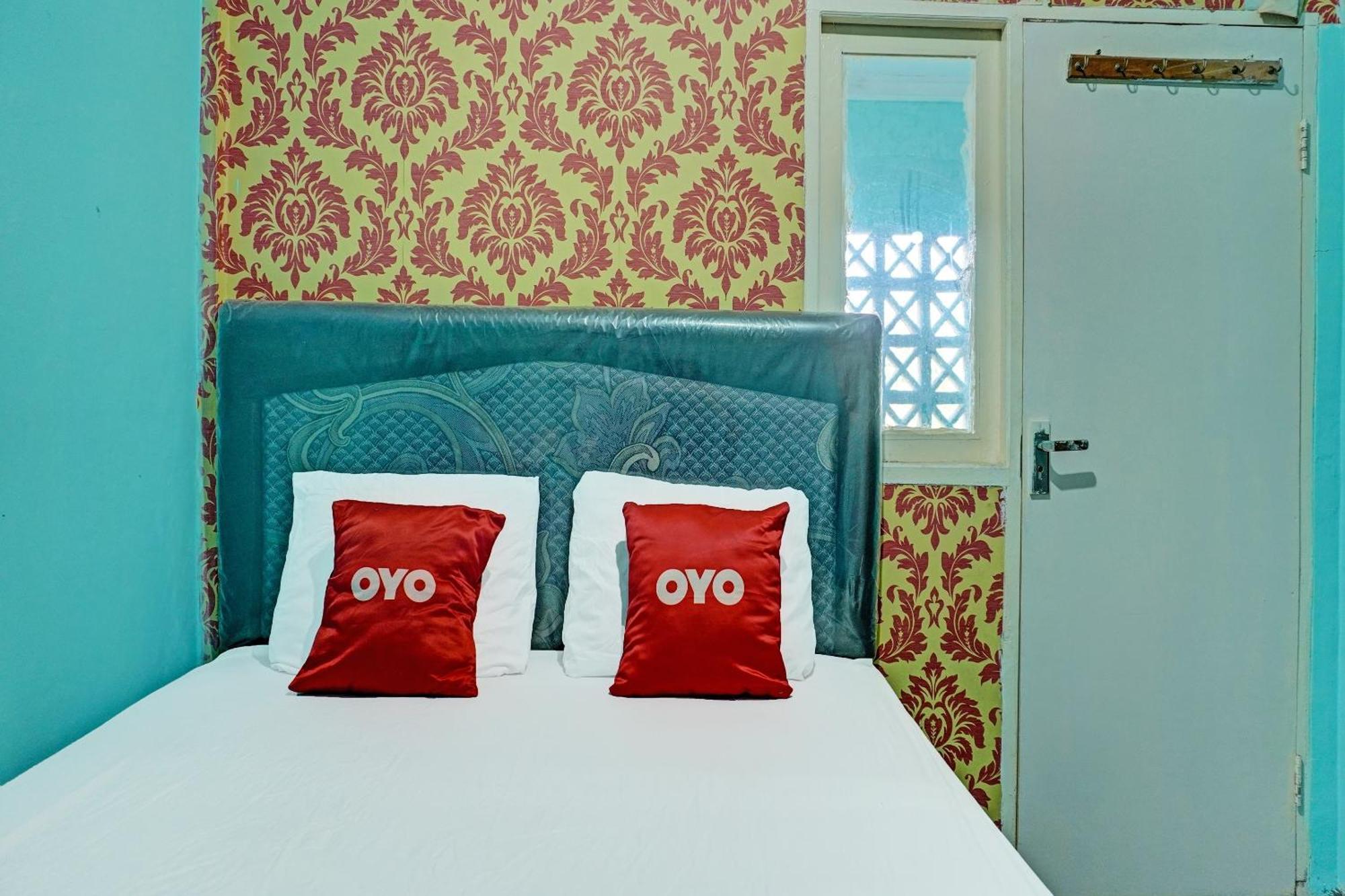 Oyo 91731 Home Stay Elis Cateliya Syariah Karawang Εξωτερικό φωτογραφία
